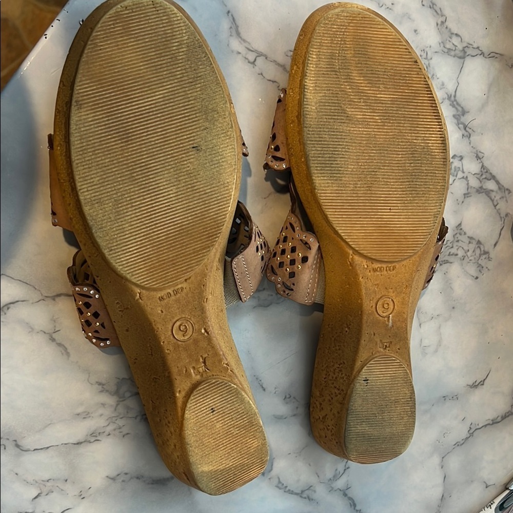 Onex Tan Laser-Cut Sandals b92 - Picture 3 of 3
